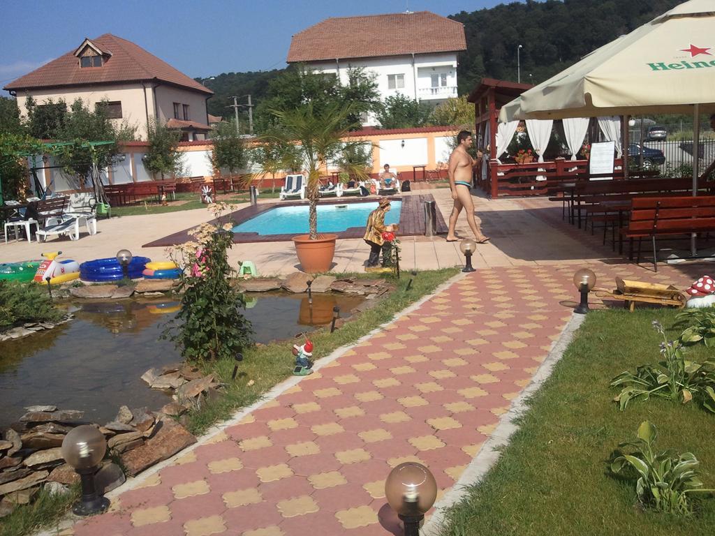 Casa Alba Hotel Râmnicu Vâlcea Esterno foto