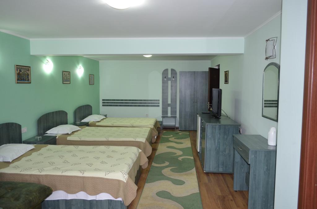 Casa Alba Hotel Râmnicu Vâlcea Esterno foto