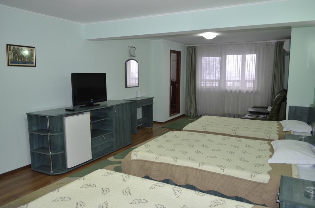 Casa Alba Hotel Râmnicu Vâlcea Esterno foto