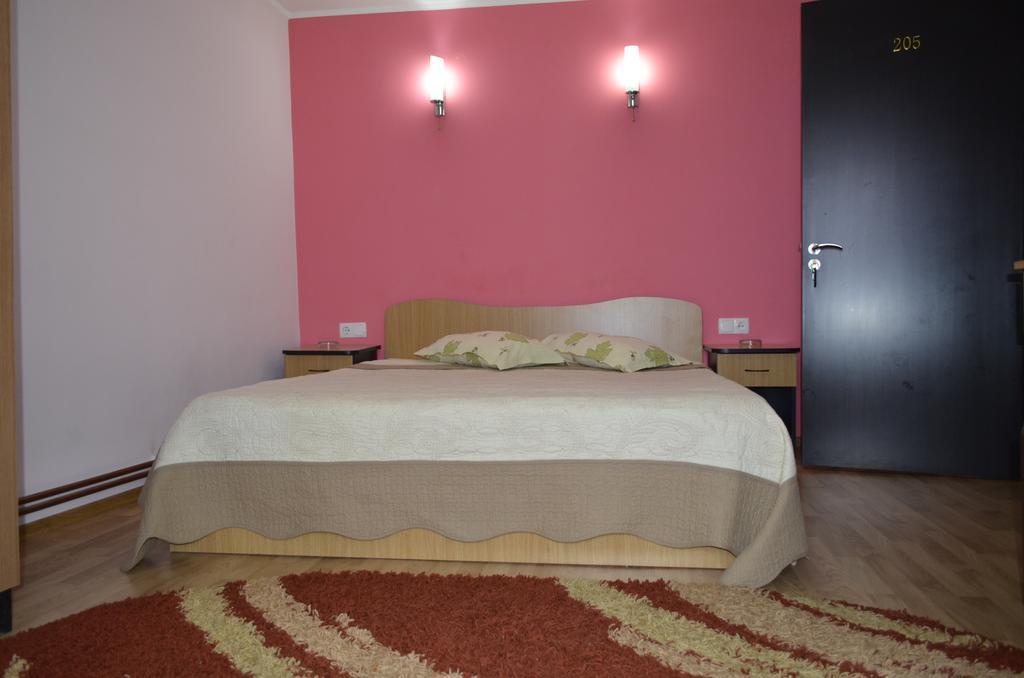 Casa Alba Hotel Râmnicu Vâlcea Esterno foto