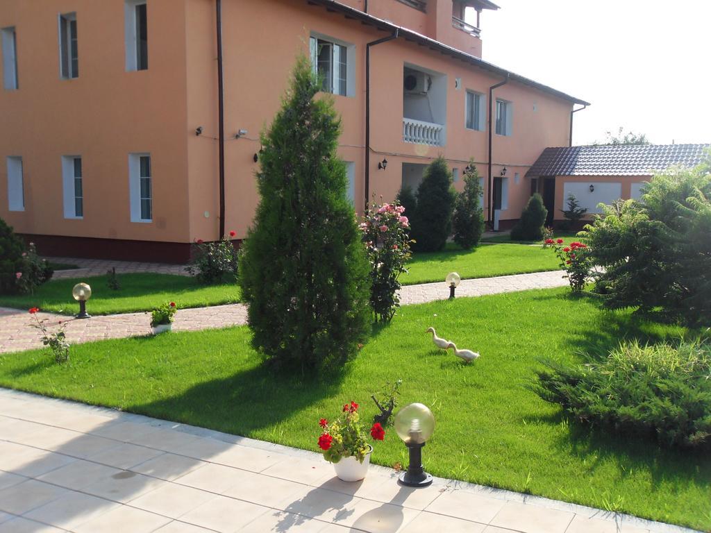 Casa Alba Hotel Râmnicu Vâlcea Esterno foto
