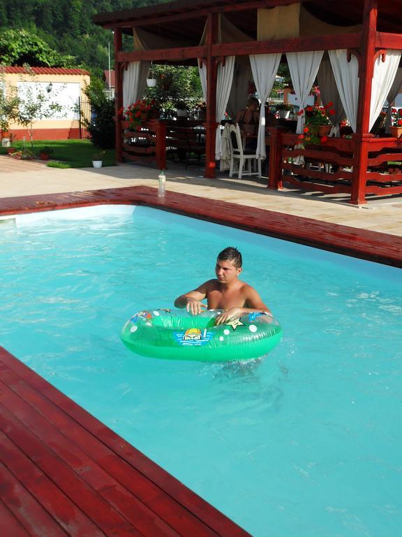 Casa Alba Hotel Râmnicu Vâlcea Esterno foto