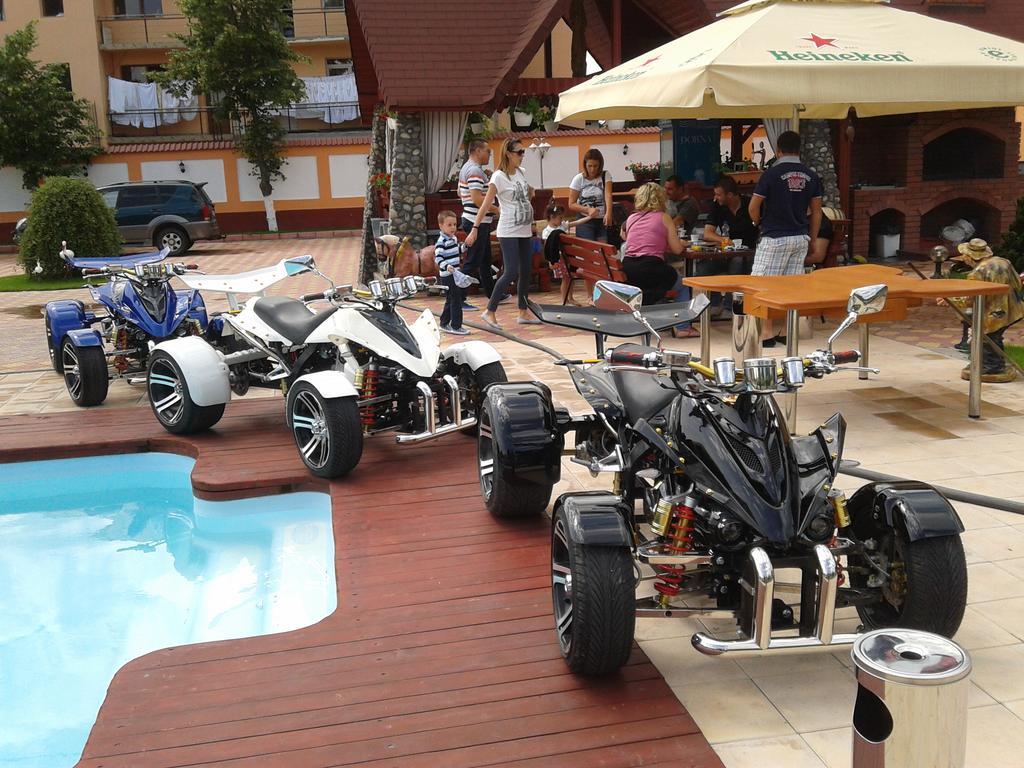 Casa Alba Hotel Râmnicu Vâlcea Esterno foto