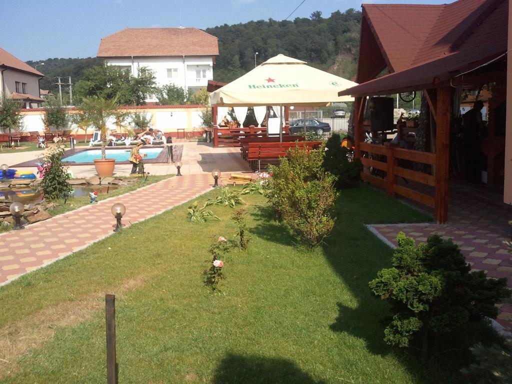 Casa Alba Hotel Râmnicu Vâlcea Esterno foto