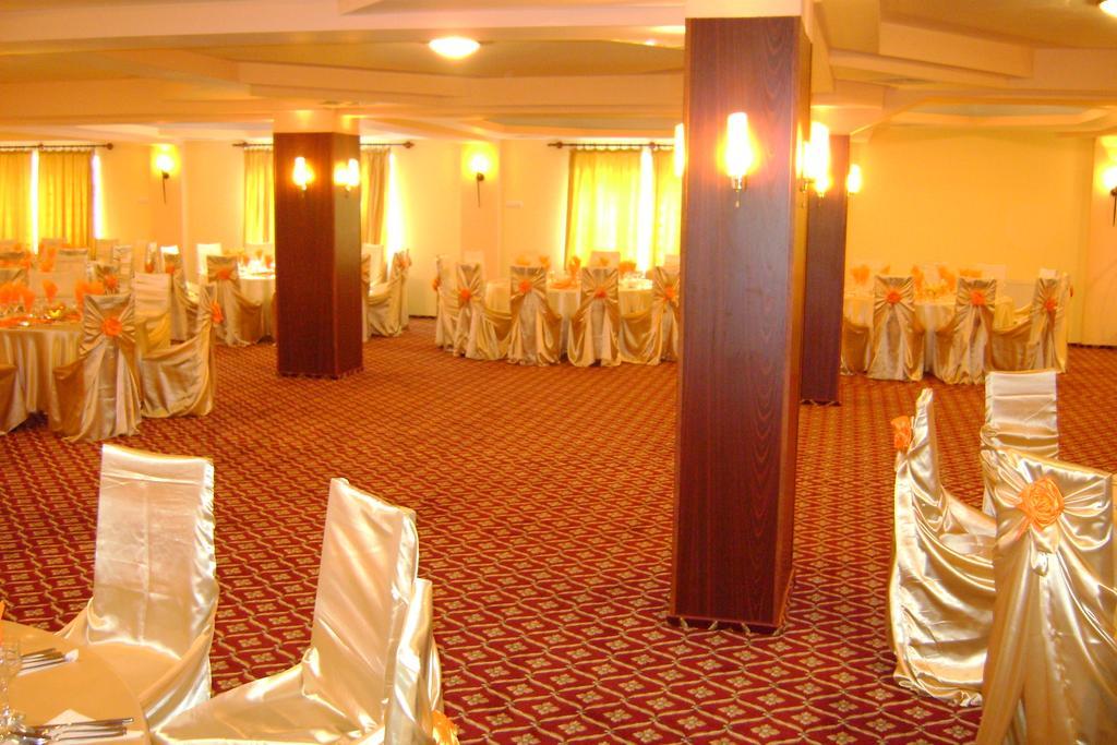 Casa Alba Hotel Râmnicu Vâlcea Esterno foto
