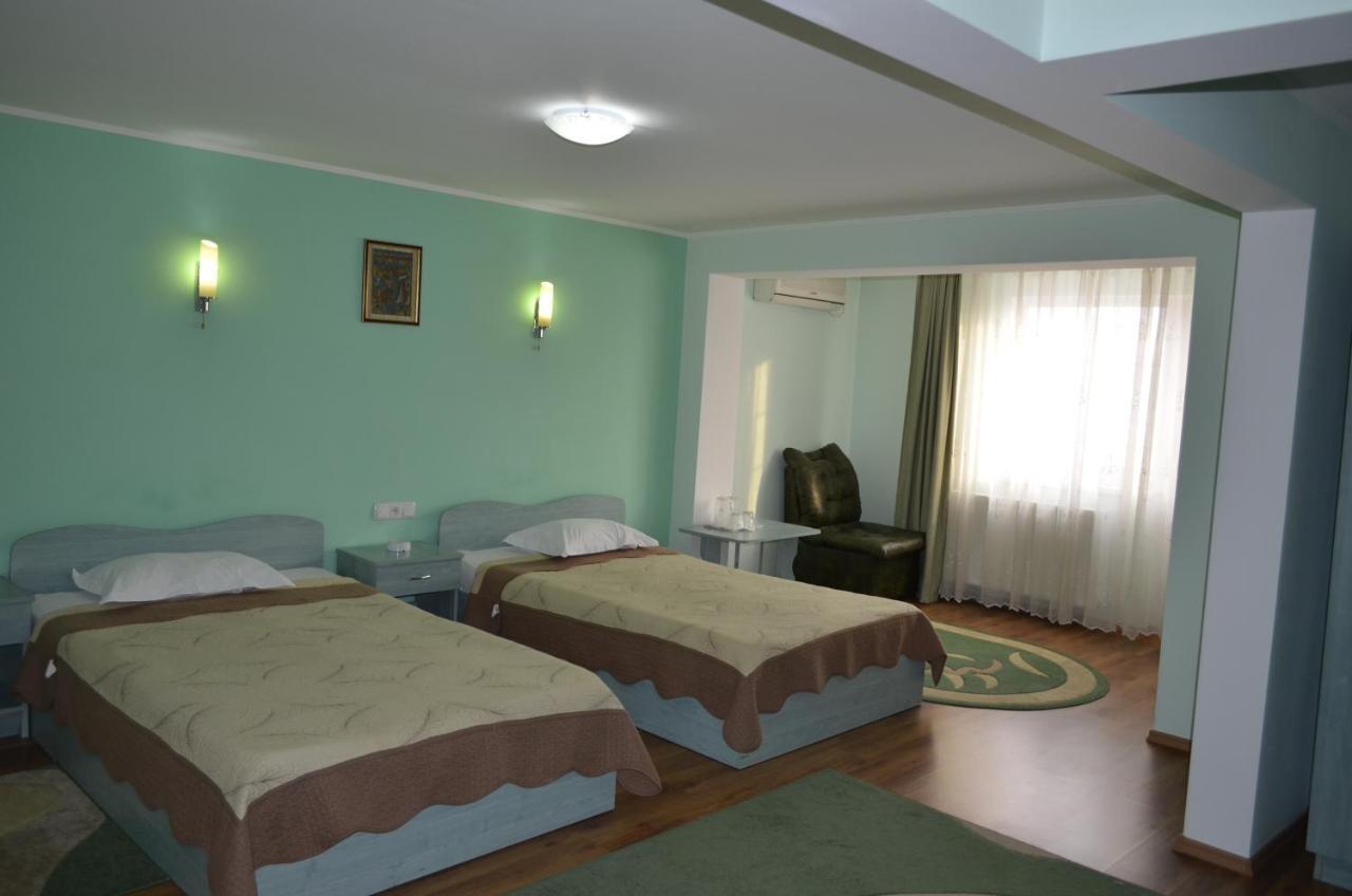 Casa Alba Hotel Râmnicu Vâlcea Esterno foto
