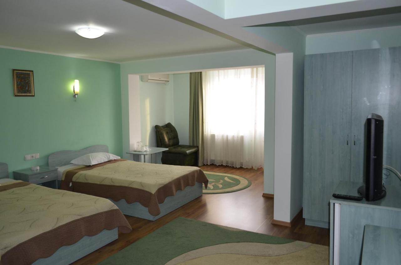 Casa Alba Hotel Râmnicu Vâlcea Esterno foto